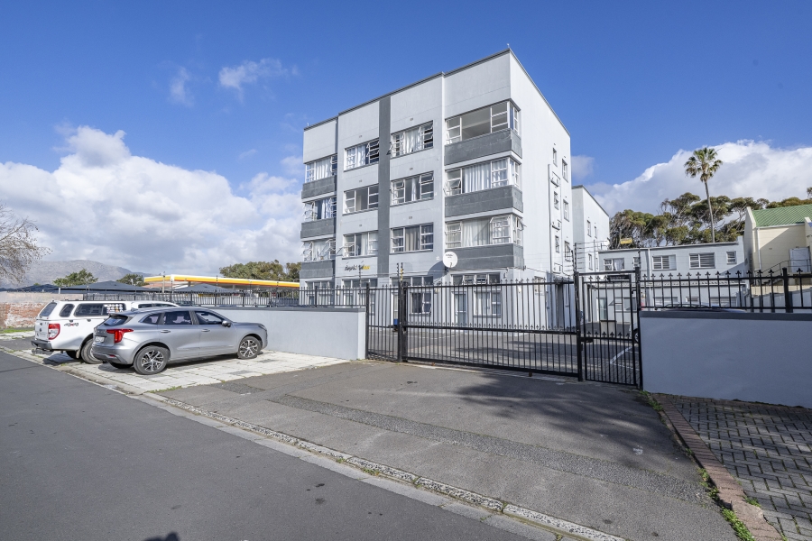 1 Bedroom Property for Sale in Heathfield Western Cape